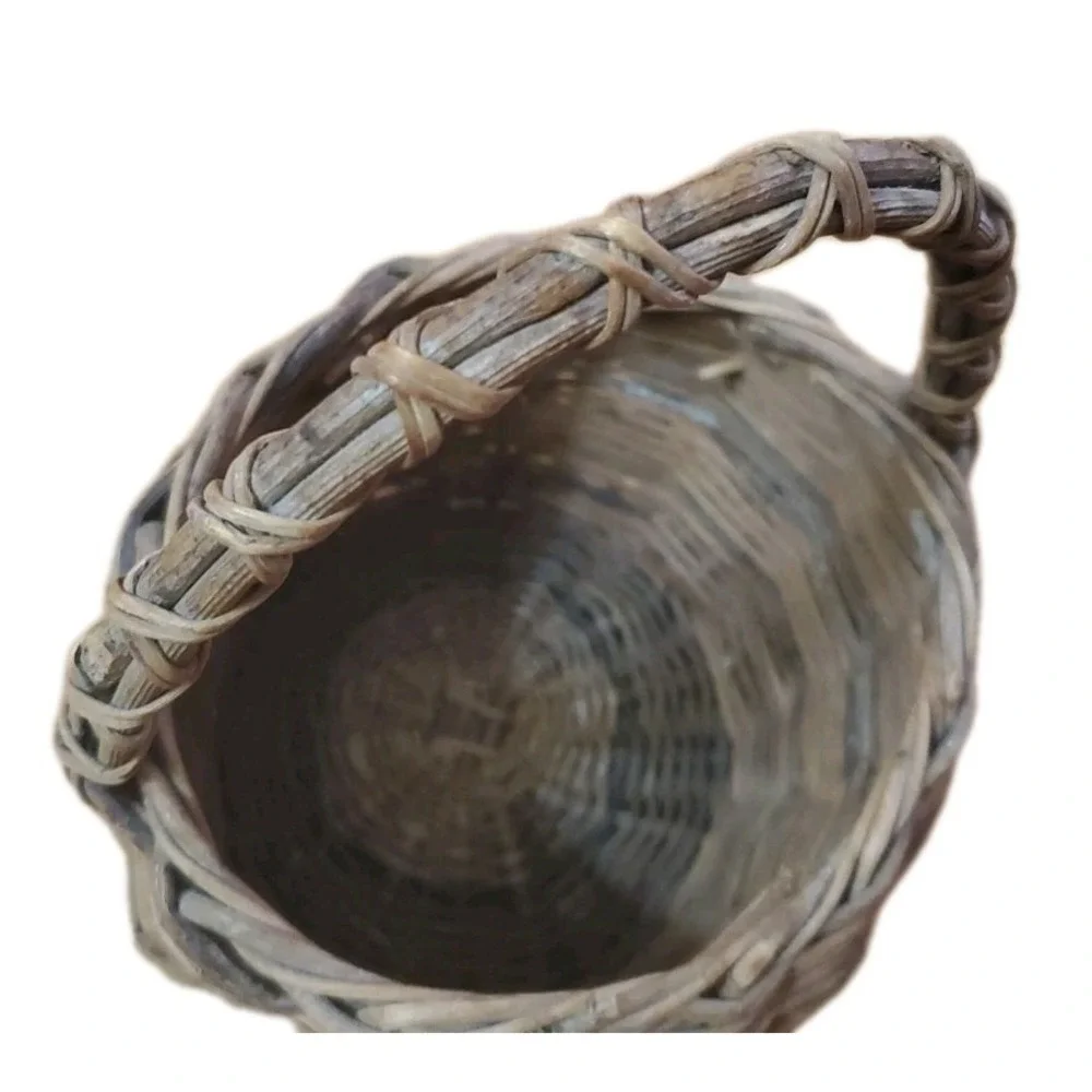 Rustic Small Woven Round Basket with Handle Wicker Home Decor or Storage‎